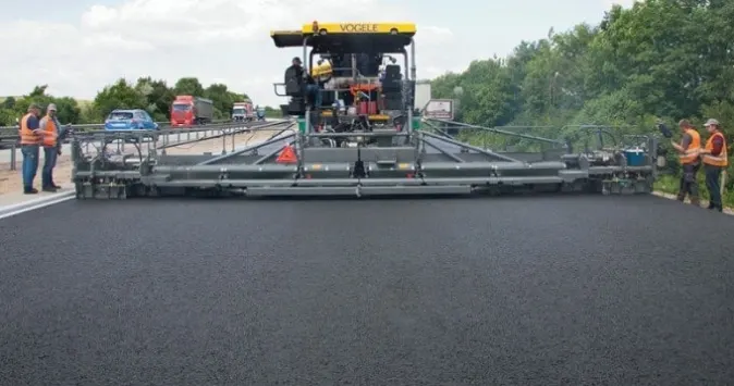  highway final coat of bc is laying by using the bc paver